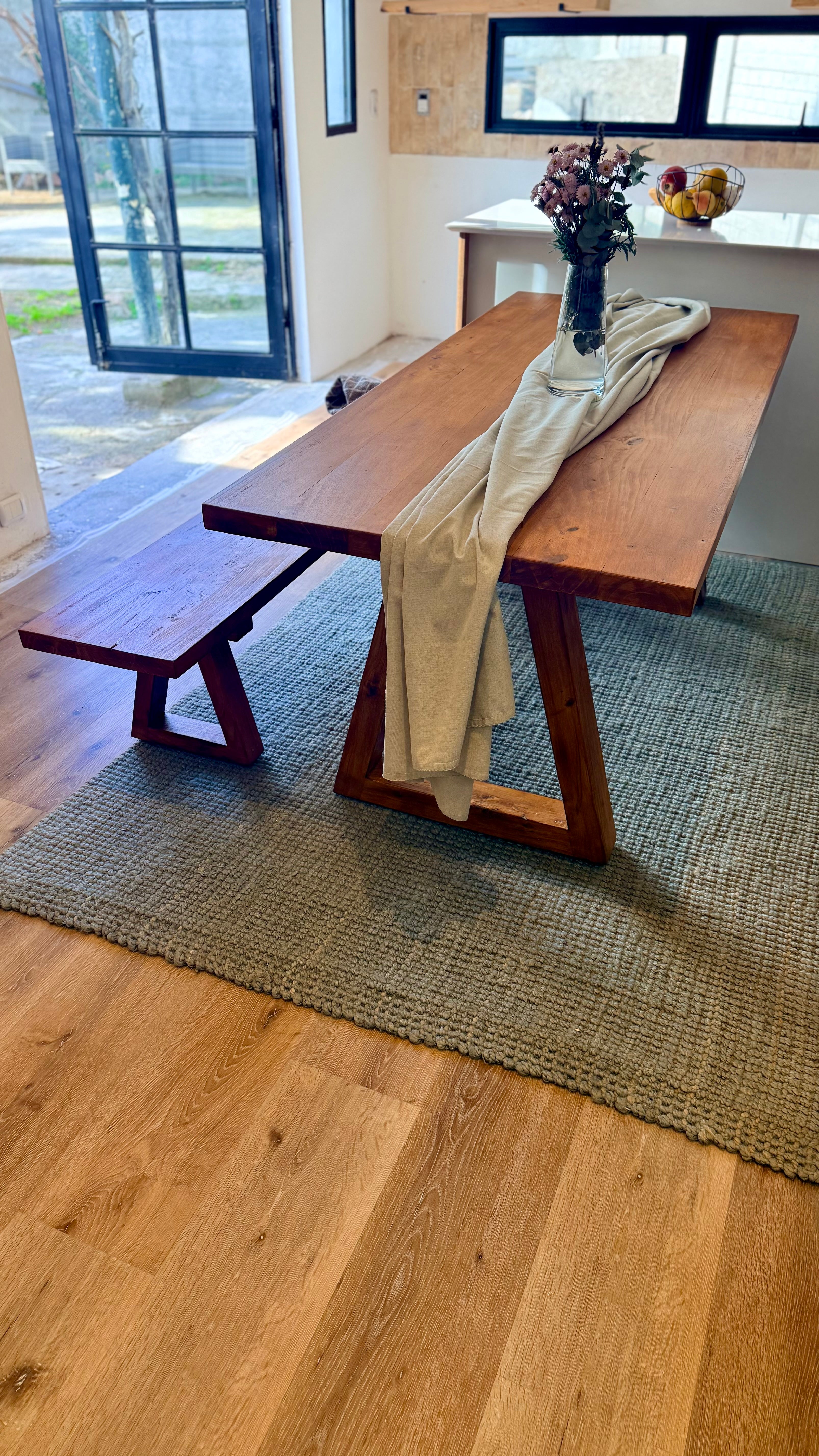 Mesa de comedor Roma | Patas en ángulo