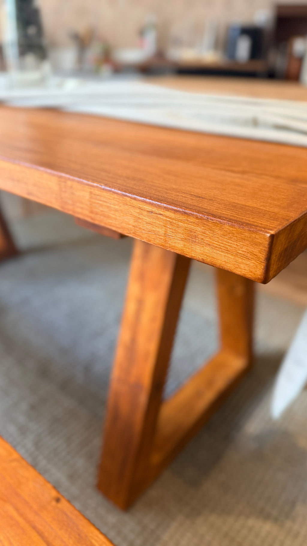 Mesa de comedor Roma | Patas en ángulo