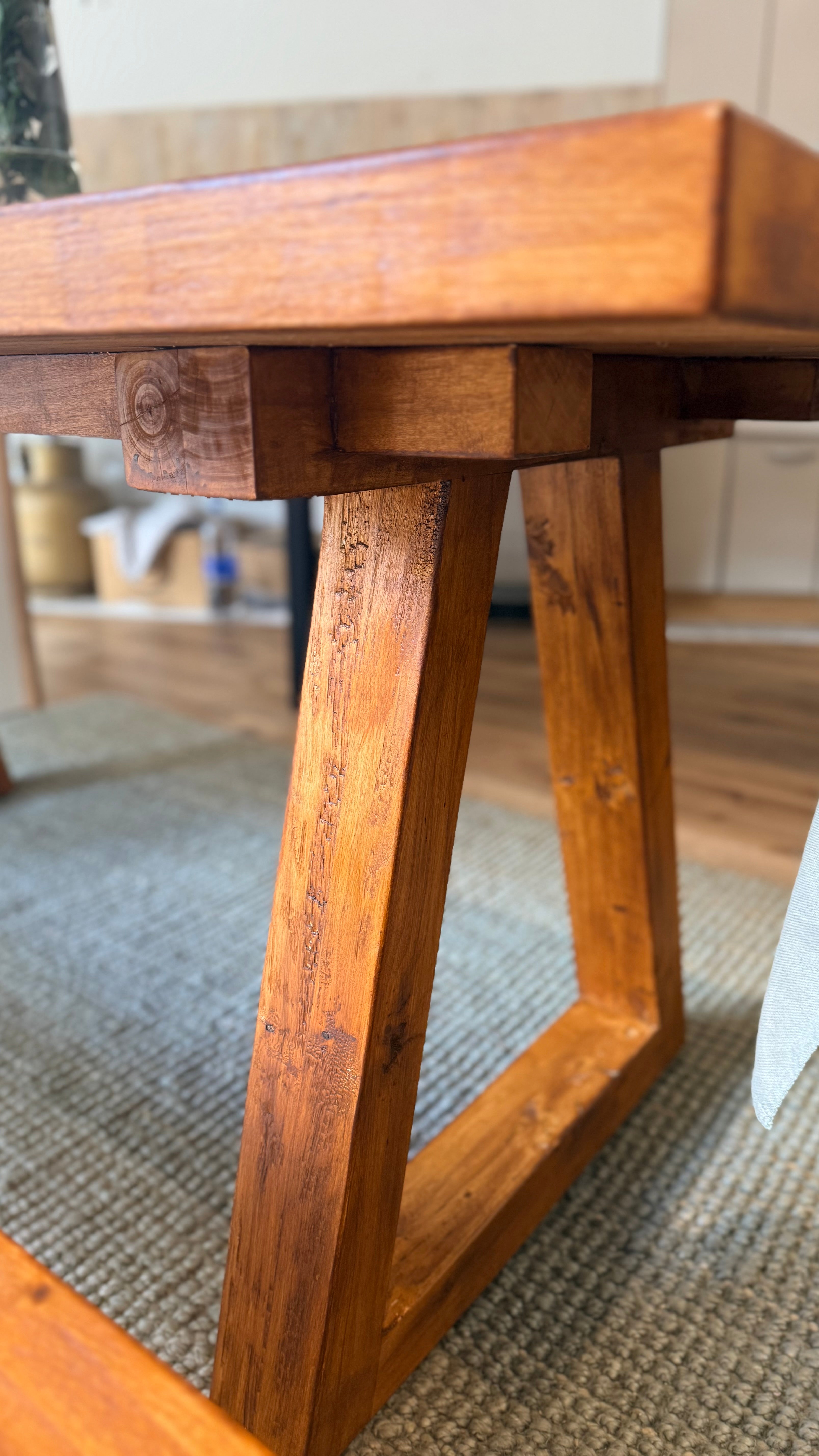 Mesa de comedor Roma | Patas en ángulo