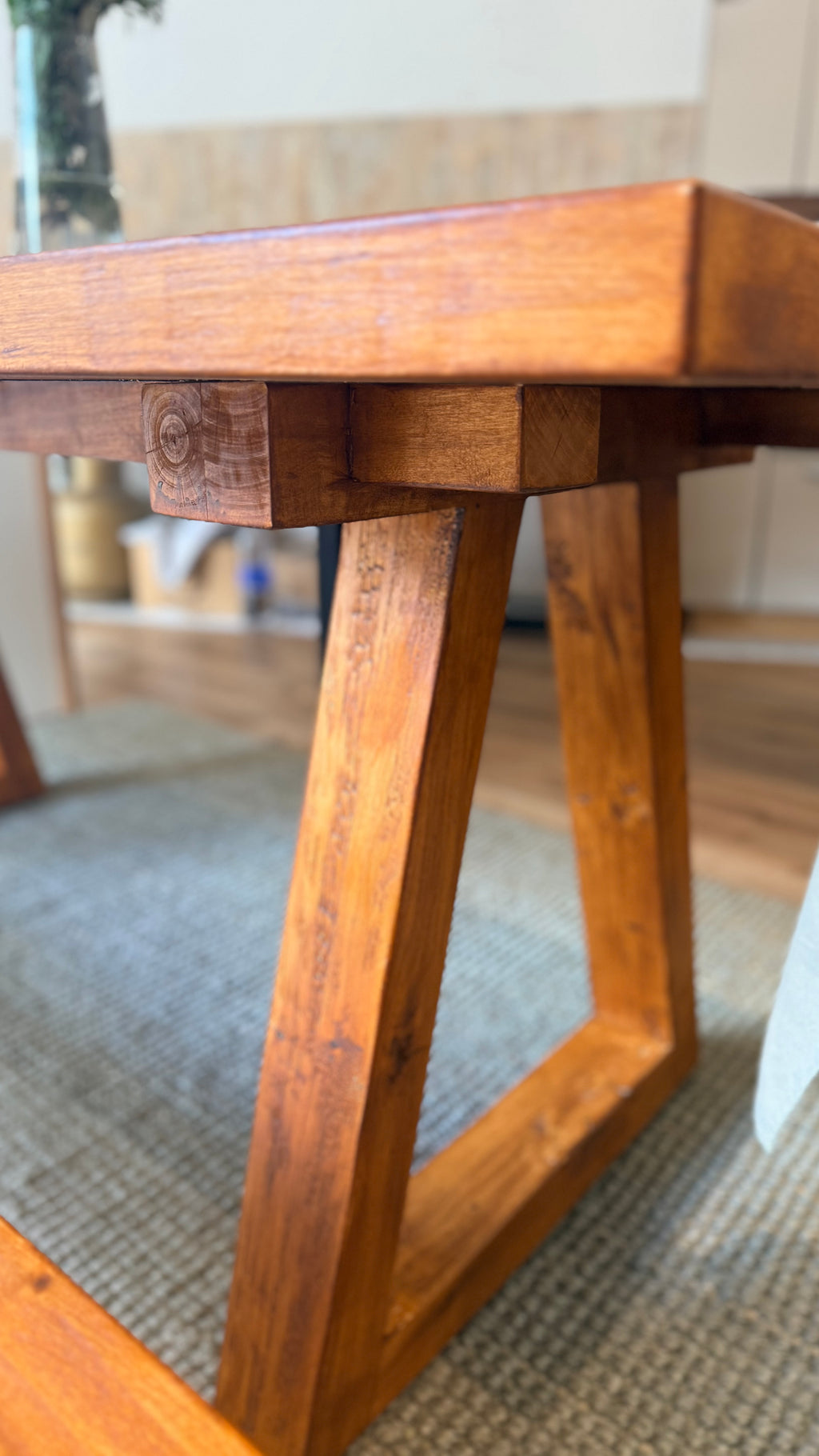 Mesa de comedor Roma | Patas en ángulo